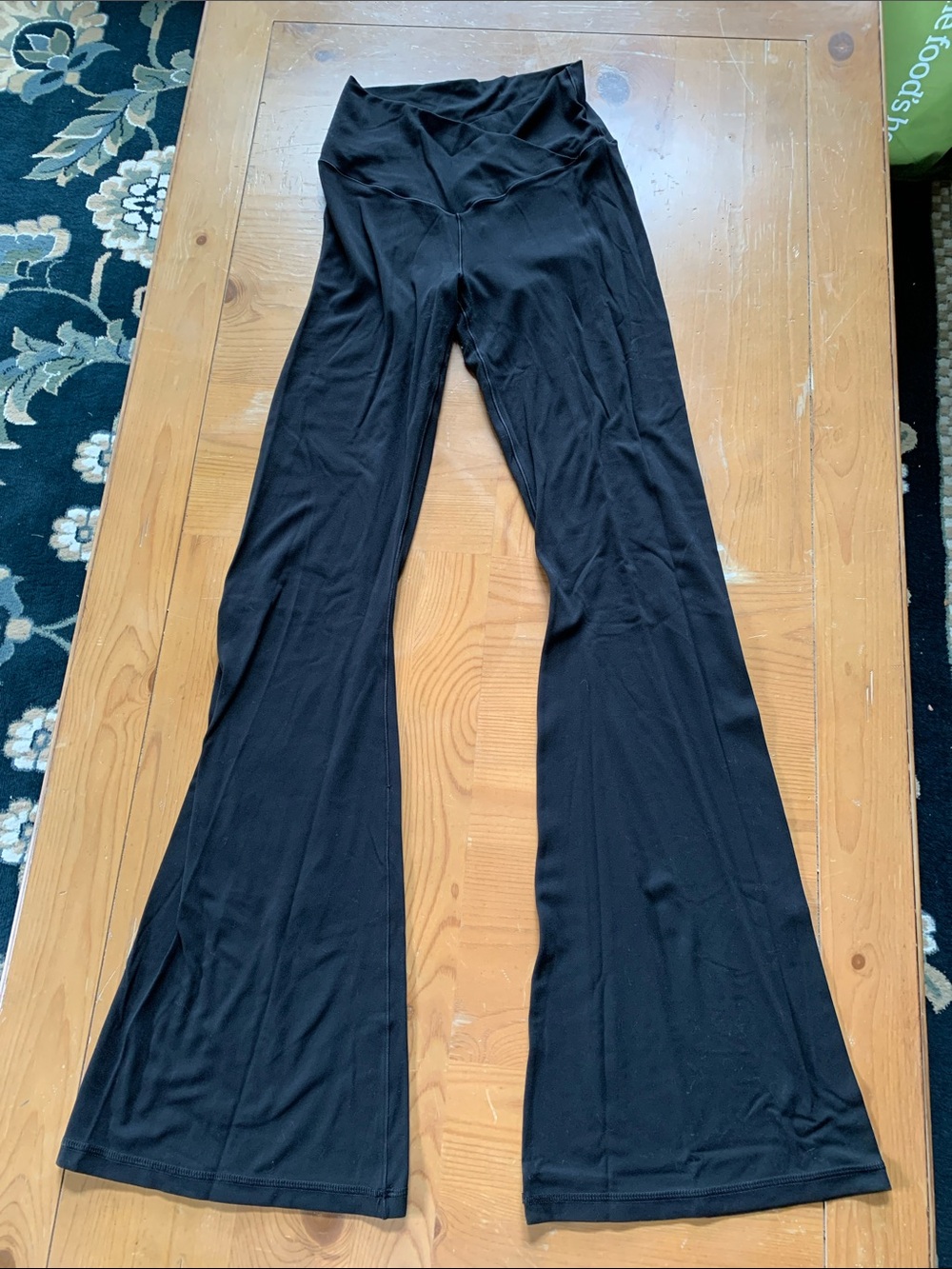 aerie OFFLINE Black Flare Yoga Pants SIZE M.